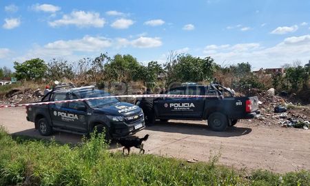 A un costado de la calle. Así estaba el cuerpo del hombre fallecido. A un costado de la calle. Así estaba el cuerpo del hombre fallecido.