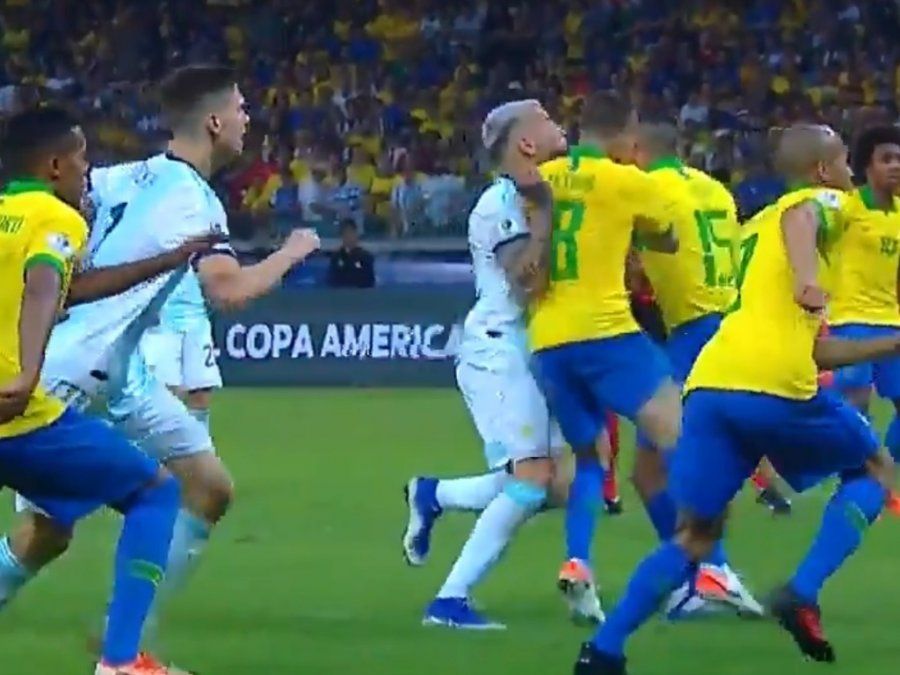 penal otamendi.jpg