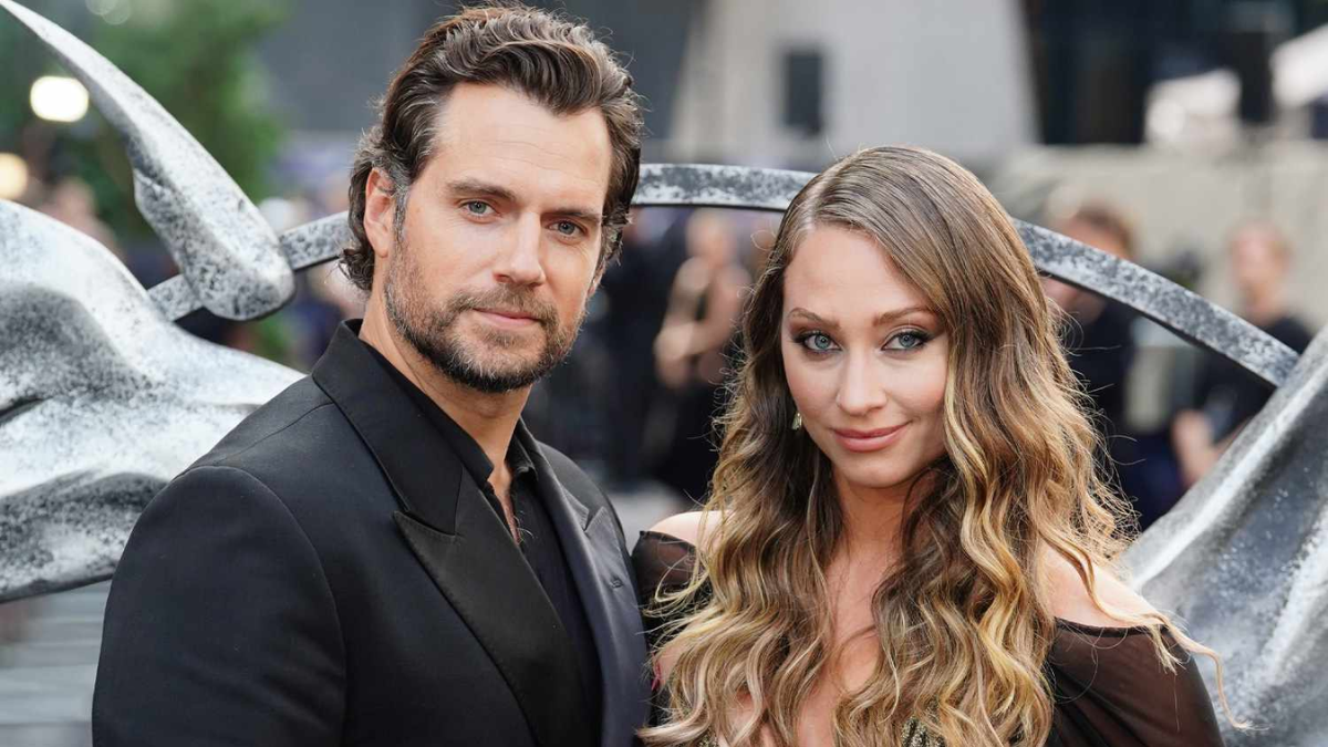 Henry Cavill anunció en sus redes sociales que se convertirá en padre pronto, acompañando el mensaje con una fotografía en la que aparece en la habitación del bebé en camino. Henry Cavill anunció en sus redes sociales que se convertirá en padre pronto, acompañando el mensaje con una fotografía en la que aparece en la habitación del bebé en camino.