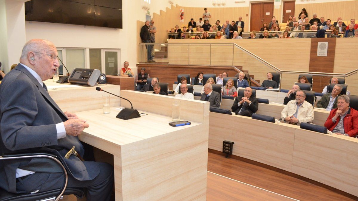 Durante el acto en el que recibió la distinción por parte del Concejo de Rosario, Rosúa habló de su trayectoria y dejó un mensaje para las nuevas generaciones políticas.