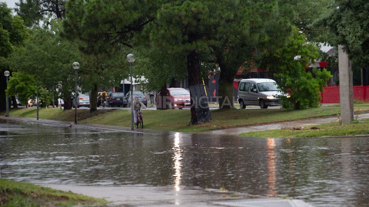 La tormenta provocó anegamientos y dificultades para circular en Santa Fe