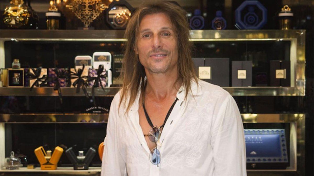 En su defensa, Caniggia explic&oacute; que algunas lesiones que exhibi&oacute; en fotograf&iacute;as su exesposa obedec&iacute;an a un tratamiento en la piel al que se hab&iacute;a sometido y no ten&iacute;an relaci&oacute;n con supuestos golpes.