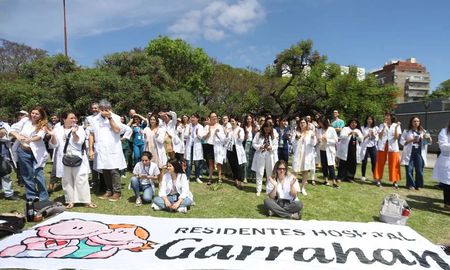 Según el Gobierno nacional se presentaron 117 aspirantes, sobre un total de 141 que fueron convocados al Examen Único de Residencias Médicas. Imagen Ilustrativa de residentes del Garrahan. Según el Gobierno nacional se presentaron 117 aspirantes, sobre un total de 141 que fueron convocados al Examen Único de Residencias Médicas. Imagen Ilustrativa de residentes del Garrahan.