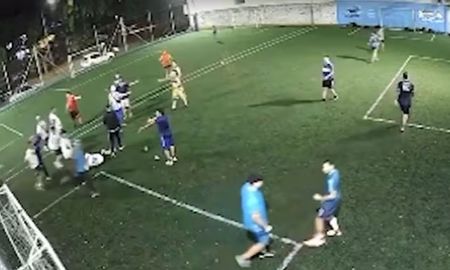Una locura: Barras de Vélez atacaron a policías que jugaban un partido de fútbol 5 Una locura: Barras de Vélez atacaron a policías que jugaban un partido de fútbol 5