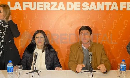 Conferencia de prensa de Clara García y Paco Garibaldi este martes. Conferencia de prensa de Clara García y Paco Garibaldi este martes.