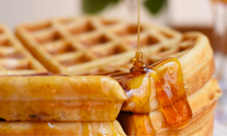 La receta fácil y rápida para hacer waffles en casa. La receta fácil y rápida para hacer waffles en casa.