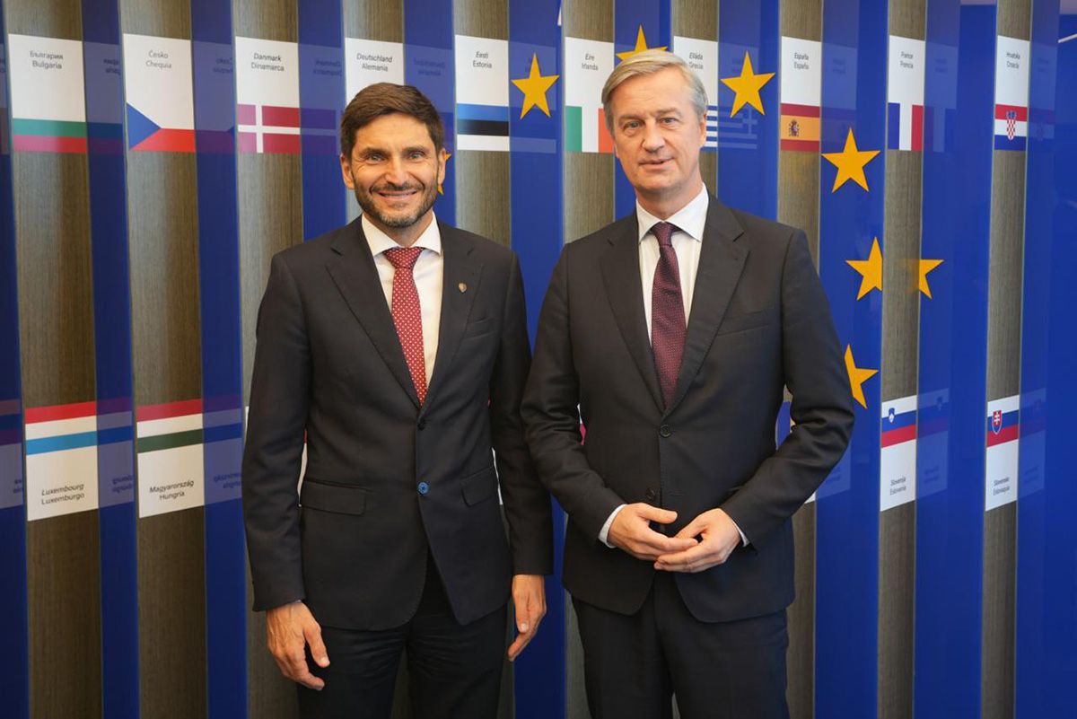 En el encuentro se abordaron oportunidades de cooperación, el acuerdo entre el Mercosur y la Unión Europea y el impacto de regulaciones sobre el biodiesel santafesino. En el encuentro se abordaron oportunidades de cooperación, el acuerdo entre el Mercosur y la Unión Europea y el impacto de regulaciones sobre el biodiesel santafesino.