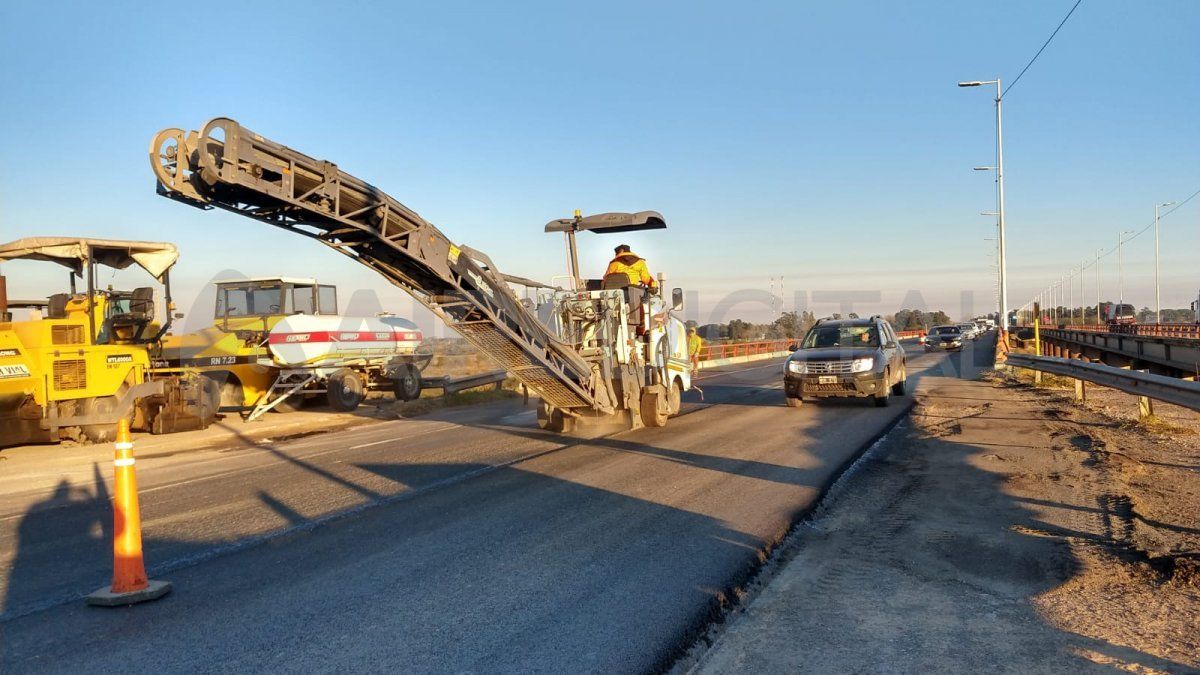 Este miércoles se realizan trabajos de repavimentación en la autopista Rosario-Santa Fe.&nbsp;