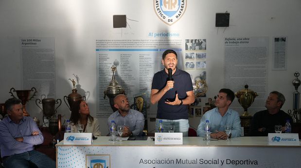 “Es una inversión que se va a retroalimentar y que le va a permitir a hoteleros, comerciantes y gastronómicos tener semanas de mucho trabajo”, anticipó el gobernador Pullaro, acompañado por el intendente Leonardo Viotti y funcionarios provinciales.