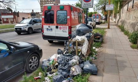 De acuerdo al intendente, el problema de la basura es un tema cultural y de compromiso. De acuerdo al intendente, el problema de la basura es un tema cultural y de compromiso.