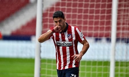 Luis Suárez anotó un doblete ante el Elche para que el Atlético de Madrid gane 3-1 y se mantenga como líde de LaLiga de España. Luis Suárez anotó un doblete ante el Elche para que el Atlético de Madrid gane 3-1 y se mantenga como líde de LaLiga de España.