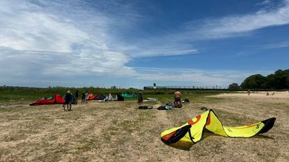 Kitesurf, el deporte extremo que conquista la Laguna Setúbal de Santa Fe
