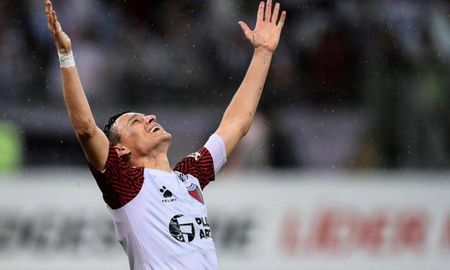 Fernando Zuqui en primer plano, celebrando la clasificación de Colón a la final de la Copa Sudamericana, tras vencer a Atlético Mineiro por penales. Fernando Zuqui en primer plano, celebrando la clasificación de Colón a la final de la Copa Sudamericana, tras vencer a Atlético Mineiro por penales.