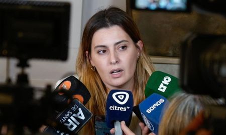 Tras las recientes definiciones judiciales contra los jueces federales Marcelo Bailaque y Gastón Salmain, la diputada provincial socialista Lionella Cattalini —denunciante clave en el caso— advirtió que Rosario “ya no tolera funcionarios sospechados de connivencia con el crimen organizado”. Tras las recientes definiciones judiciales contra los jueces federales Marcelo Bailaque y Gastón Salmain, la diputada provincial socialista Lionella Cattalini —denunciante clave en el caso— advirtió que Rosario “ya no tolera funcionarios sospechados de connivencia con el crimen organizado”.