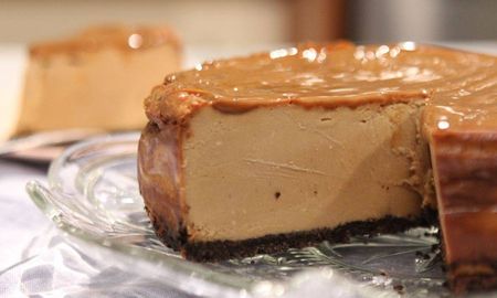 Todos los detalles para hacer un cheesecake de la mano de Guillermo Calabrese. Todos los detalles para hacer un cheesecake de la mano de Guillermo Calabrese.