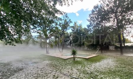 Los oyentes de AIRE compartieron las impactantes imágenes de la tormenta y el granizo en Santa Fe y la región. Los oyentes de AIRE compartieron las impactantes imágenes de la tormenta y el granizo en Santa Fe y la región.