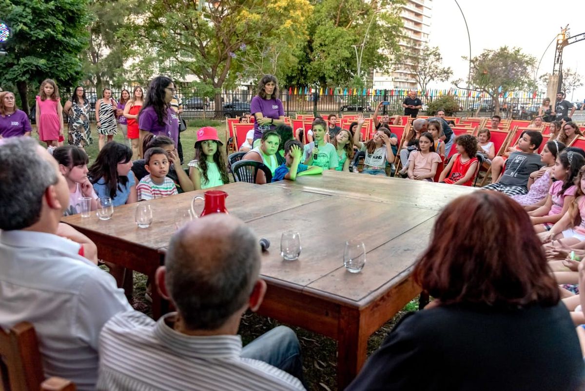 Los chicos le presentaron sus propuestas al intendente de Rosario Pablo Javkin.