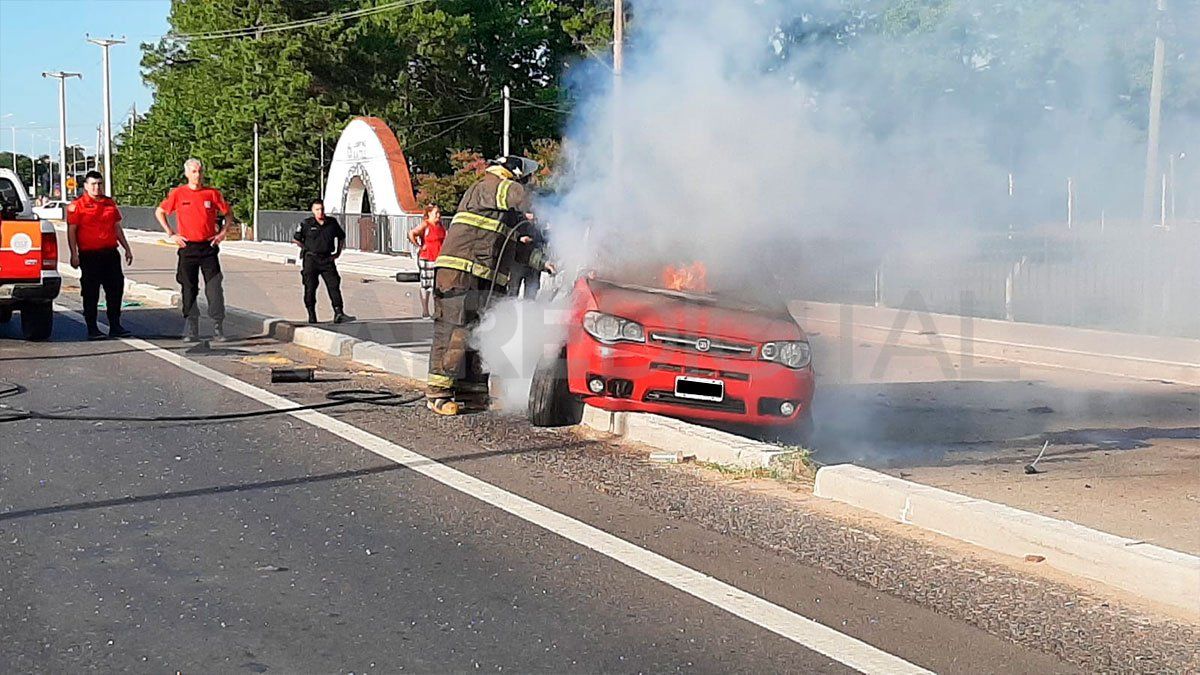 El Fiat Palio terminó incendiándose