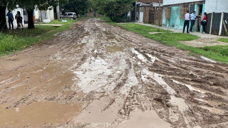 Por los anegamientos, una vecina aseguró que no pudo recibir los insumos para su sesión de diálisis