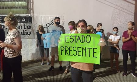 Los vecinos se concentraron sobre Avenida Facundo Zuviría y Pedro Ferré. Los vecinos se concentraron sobre Avenida Facundo Zuviría y Pedro Ferré.