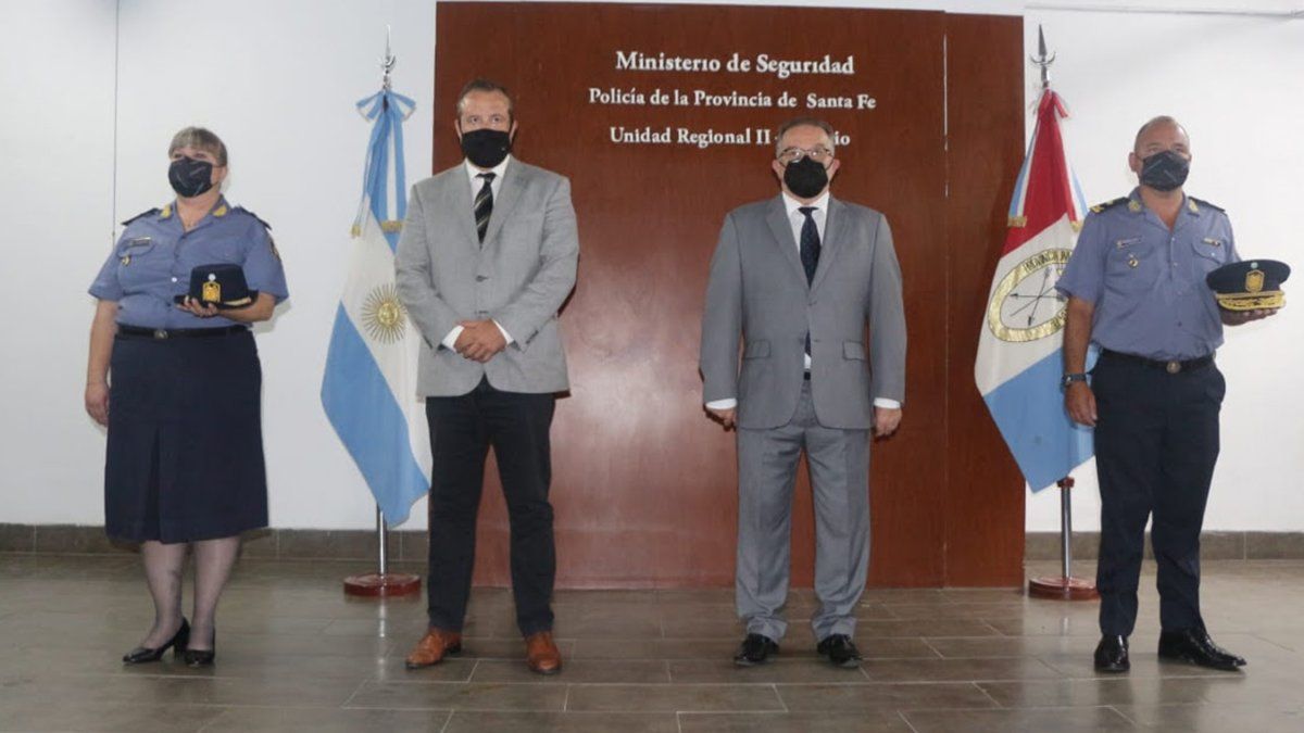 Natalio Marciani y Betina Governatori asumieron esta semana la jefatura de la Unidad Regional II de la Policía de Santa Fe.