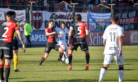 Colón fue uno de los seis equipos que el Patronato de Diego Pozo logró vencer en la Primera Nacional: 1 a 0 en el Grella. Colón fue uno de los seis equipos que el Patronato de Diego Pozo logró vencer en la Primera Nacional: 1 a 0 en el Grella.