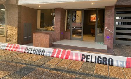 Fernando, encargado del edificio, fue testigo directo de la dramática escena y lo relató en diálogo con AIRE. Fernando, encargado del edificio, fue testigo directo de la dramática escena y lo relató en diálogo con AIRE.