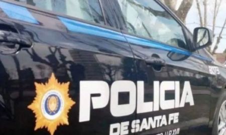 Tres delincuentes armados irrumpieron en una casa en la que se encontraban una mujer y sus dos hijos adolescentes, de 14 y 15 años. Tres delincuentes armados irrumpieron en una casa en la que se encontraban una mujer y sus dos hijos adolescentes, de 14 y 15 años.