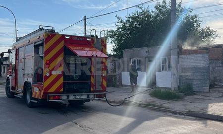 Incendio en una casa del barrio Santa Rosa de Lima Incendio en una casa del barrio Santa Rosa de Lima