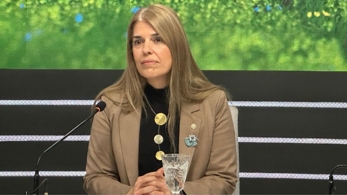 Liliana Dillon, vicerrectora de la UNL visitó los estudios de AIRE en una nueva emisión de Altavoz. Liliana Dillon, vicerrectora de la UNL visitó los estudios de AIRE en una nueva emisión de Altavoz.