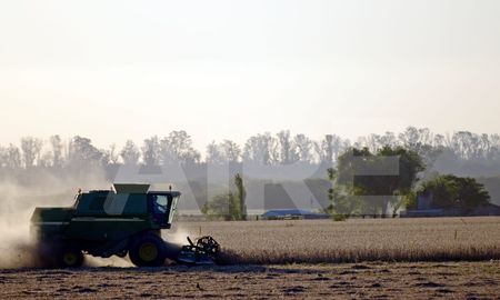 A través de un pedido de Informes ingresado en las últimas horas a la Cámara de Diputados de Santa Fe, se busca conocer la identidad de aquellas personas o empresas que posean explotaciones agropecuarias de más de 20 mil hectáreas y cuál es la relación con el fisco provincial. A través de un pedido de Informes ingresado en las últimas horas a la Cámara de Diputados de Santa Fe, se busca conocer la identidad de aquellas personas o empresas que posean explotaciones agropecuarias de más de 20 mil hectáreas y cuál es la relación con el fisco provincial.