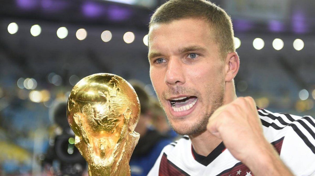 Lukas Podolski quiere seguir jugando al fútbol y tiene la intención de probar suerte en el fútbol sudamericano.