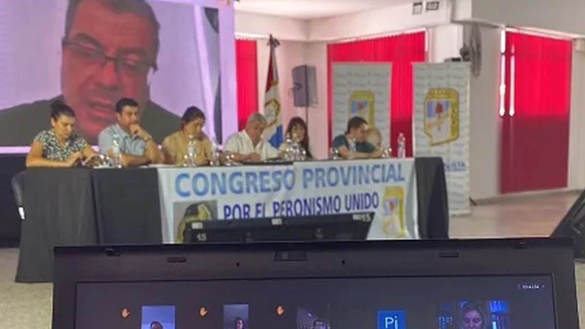 Desde varios sectores del Justicialismo advirtieron que el Congreso debería declararse nulo ya que –según denuncian- participaron personas que no son congresales y desvirtuaron la actividad. Desde varios sectores del Justicialismo advirtieron que el Congreso debería declararse nulo ya que –según denuncian- participaron personas que no son congresales y desvirtuaron la actividad.