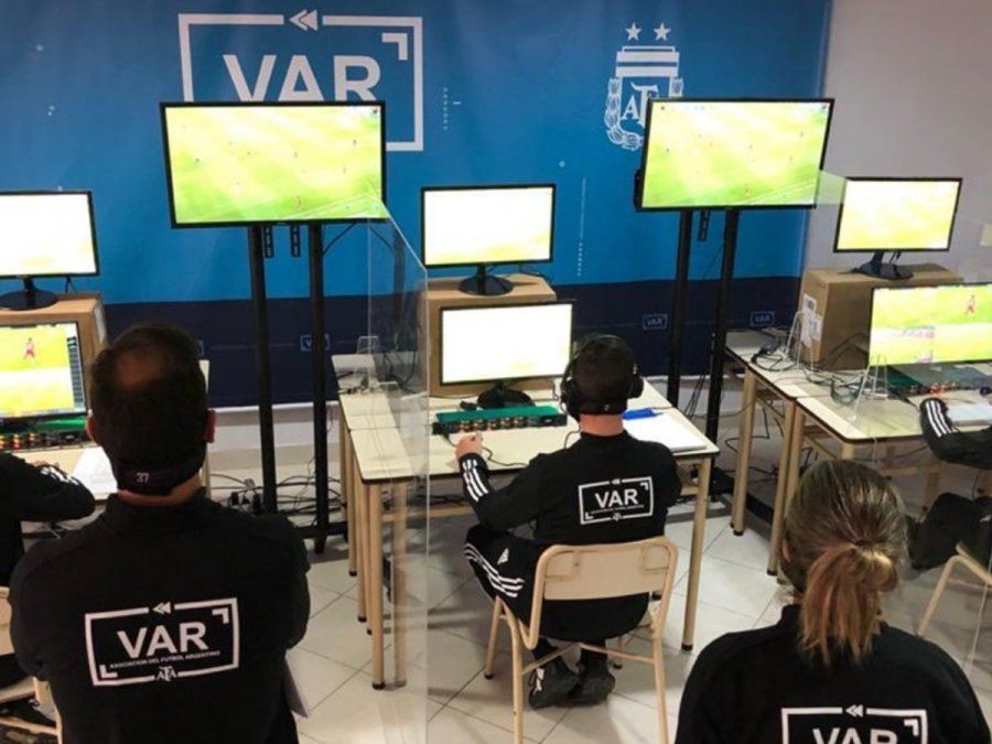 El VAR se usará en el fútbol argentino a partir del próximo torneo.