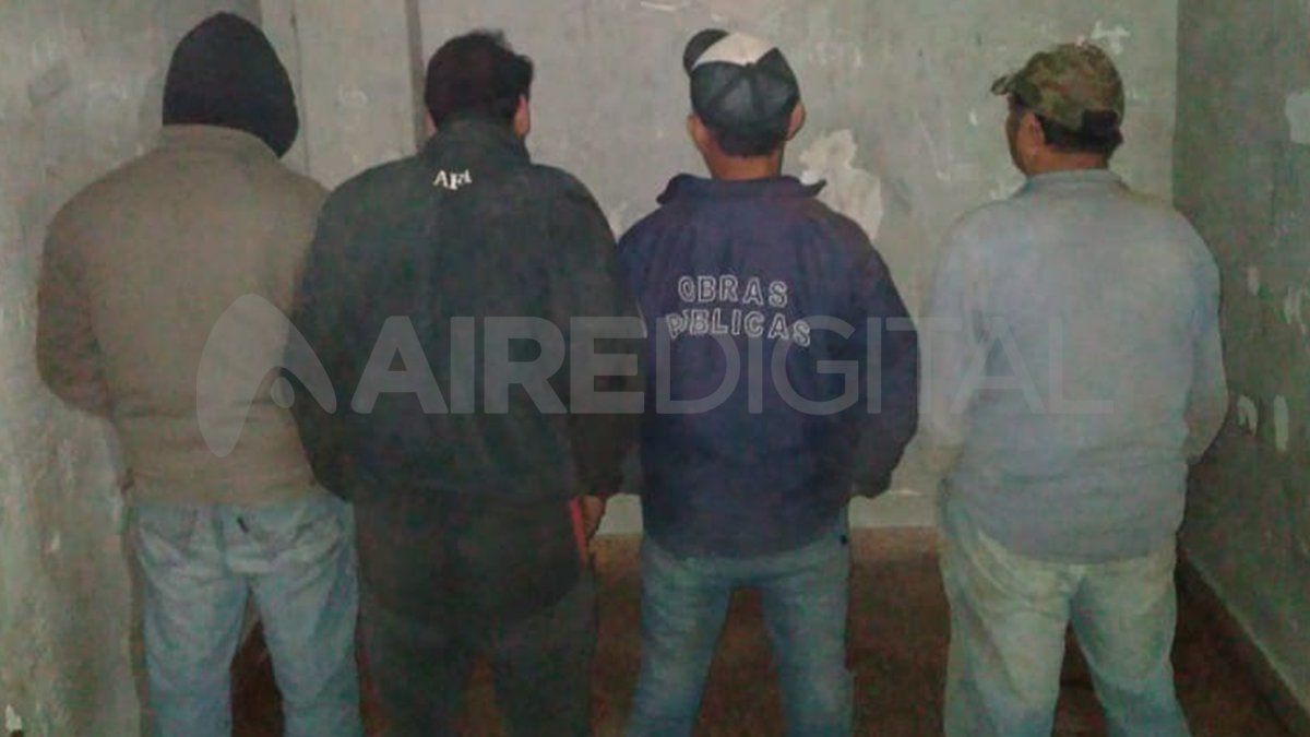 Laguna Paiva detuvieron a cuatro personas cuando robaban los cables