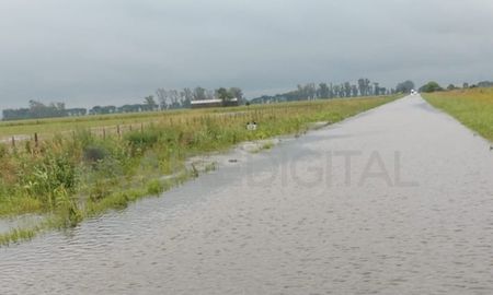 La Ruta Nacional 11 está completamente inundada desde el cruce con Emilia hasta el ex peaje de Videla. La Ruta Nacional 11 está completamente inundada desde el cruce con Emilia hasta el ex peaje de Videla.