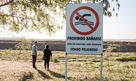 En la zona aledaña al canal Constitución y al Arroyo Pavón, vecinos y referentes sociales han expresado su preocupación ya que, por la bajante y la sequía, esos cursos de agua están casi estancados. En la zona aledaña al canal Constitución y al Arroyo Pavón, vecinos y referentes sociales han expresado su preocupación ya que, por la bajante y la sequía, esos cursos de agua están casi estancados.
