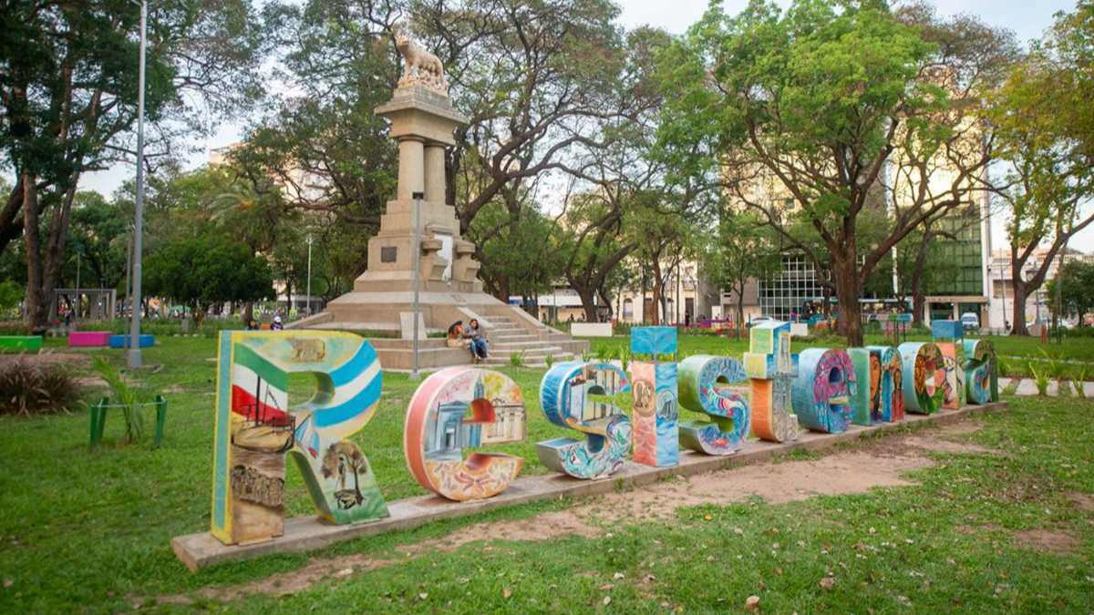 Conocida como la ciudad de las esculturas