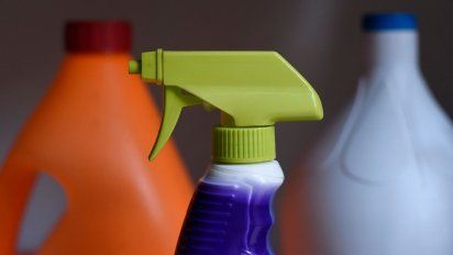 ANMAT prohíbe la venta y comercialización de un producto de limpieza y desinfección