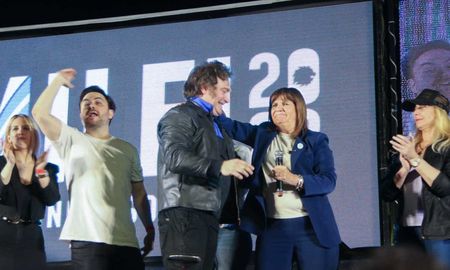 Bullrich lo anuncio por las redes y agradeció a Javier Milei y Karina Milei por su designación como jefa de la bancada oficialista Bullrich lo anuncio por las redes y agradeció a Javier Milei y Karina Milei por su designación como jefa de la bancada oficialista