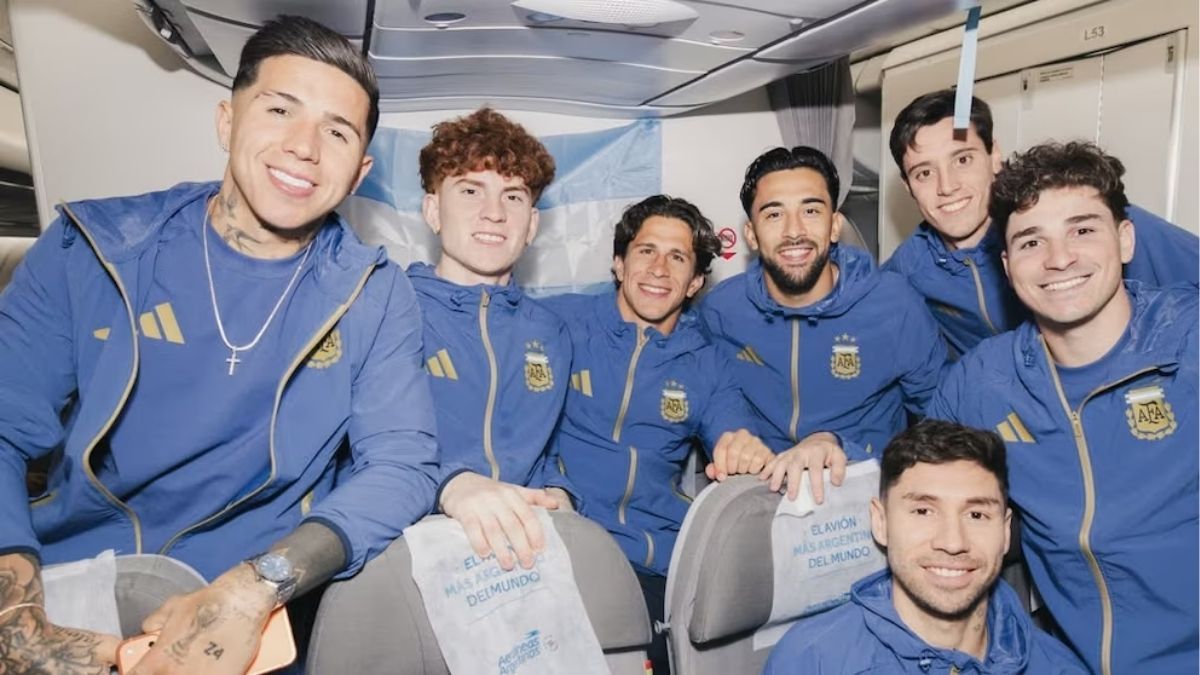 La Selección Argentina ya emprendió su viaje hacia Estados Unidos para afrontar la etapa final de preparación antes del inicio del Mundial.