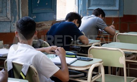 En el nivel socioeconómico más bajo, siete de cada diez alumnos argentinos no alcanzan el nivel mínimo requerido. En el nivel socioeconómico más bajo, siete de cada diez alumnos argentinos no alcanzan el nivel mínimo requerido.