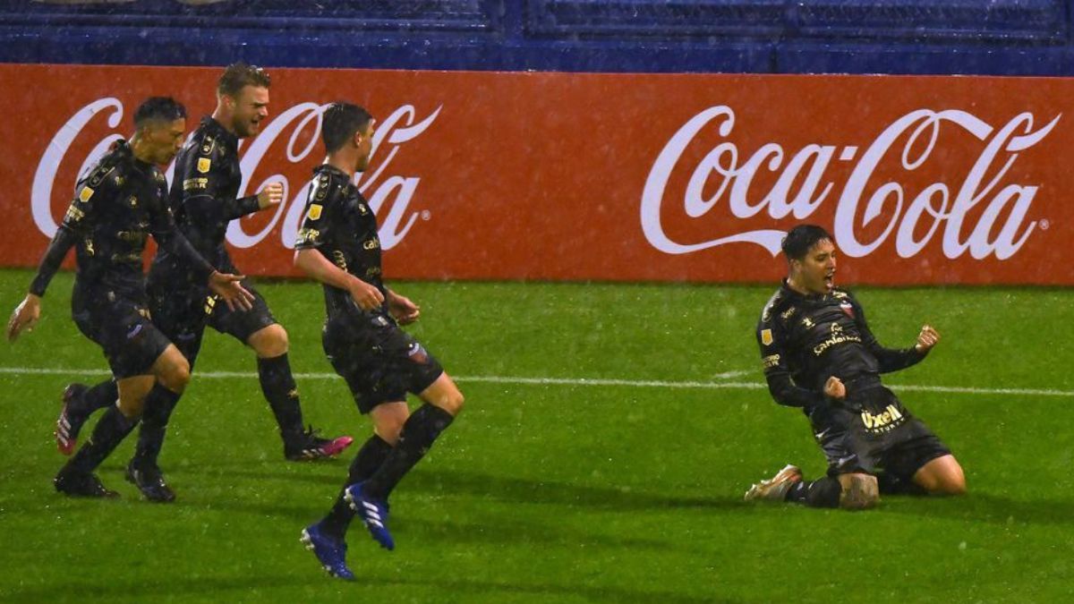 Un solo triunfo en los últimos diez partidos disputados ante Vélez. Fue en la Liga Profesional 2021, cuando con gol de Facundo Farías derrotó a Vélez por 1 a 0 en Liniers