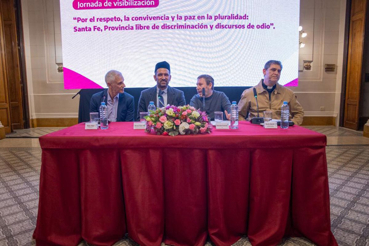 La jornada “Por el respeto, la convivencia y la paz en la pluralidad: Santa Fe, Provincia libre de discriminación y discursos de odio” se realizó en la Legislatura Provincial.