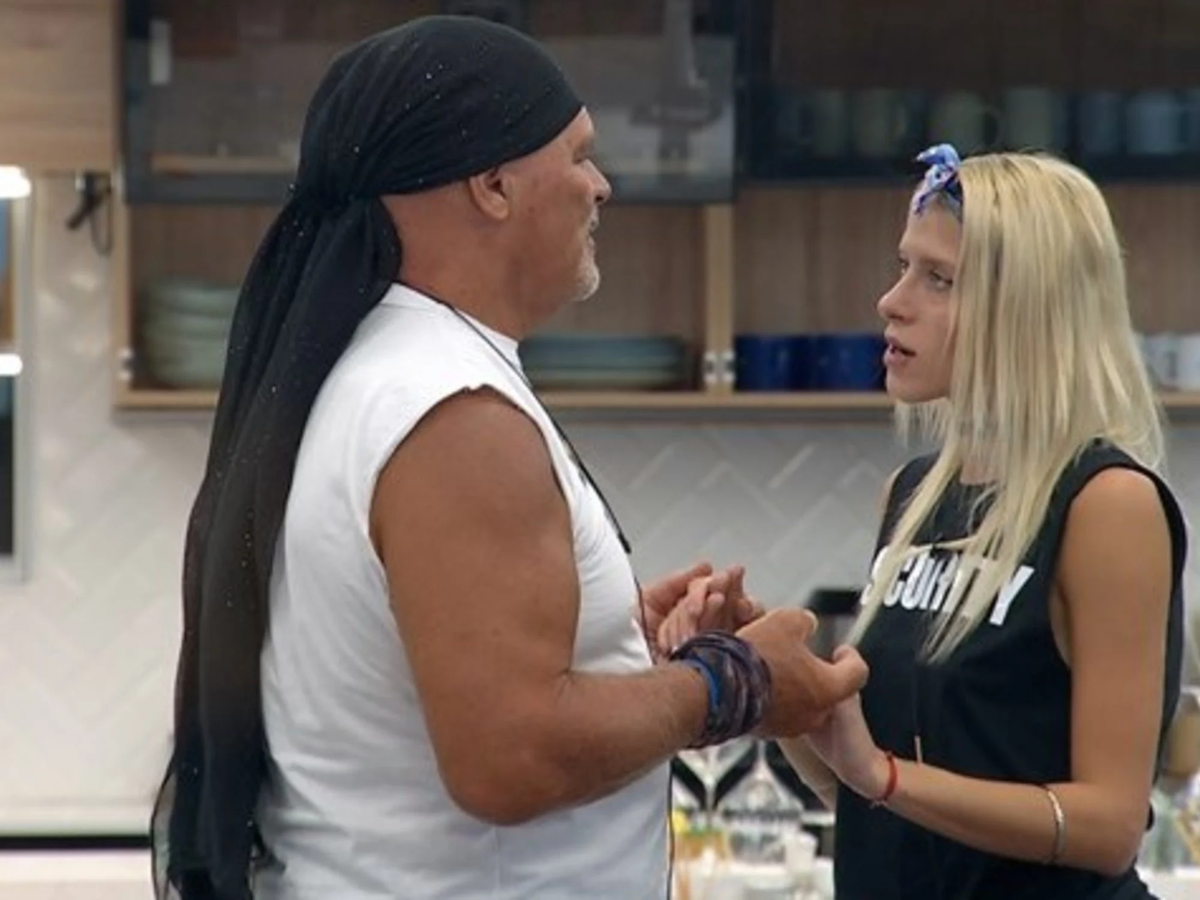 Alfa está muy cerca de Camila y tuvo actitudes que causaron rechazo.