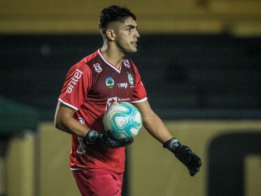 Campeón del Torneo Apertura 2021 con Plaza Colonia, Santiago Mele es considerado uno de los mejores arqueros de Uruguay.