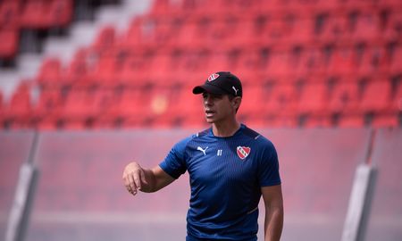 Claudio Graf puede seguir los pasos del Rolfi Montenegro, renunciar a su cargo en Independiente y dejar de ser el DT interino. Claudio Graf puede seguir los pasos del Rolfi Montenegro, renunciar a su cargo en Independiente y dejar de ser el DT interino.