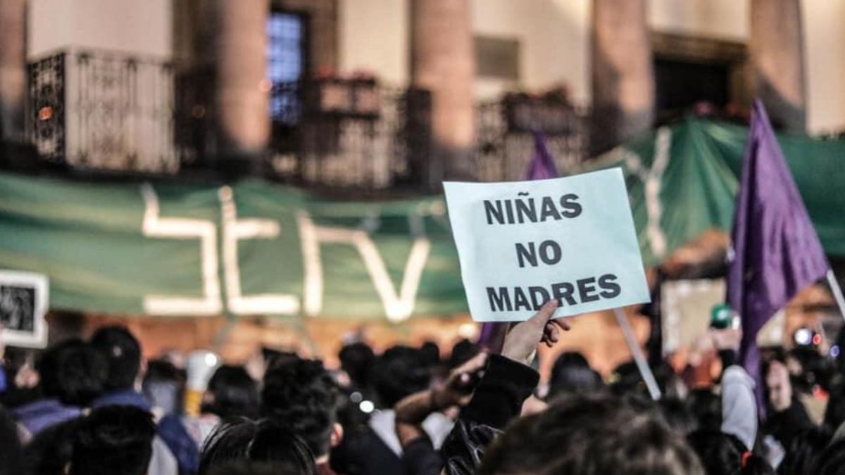 En 2010 hubo cuatro niñas de once años, ocho de 12, 72 de 13 años y 282 de 14 años que tuvieron hijos nacidos vivos. En 2010 hubo cuatro niñas de once años, ocho de 12, 72 de 13 años y 282 de 14 años que tuvieron hijos nacidos vivos.