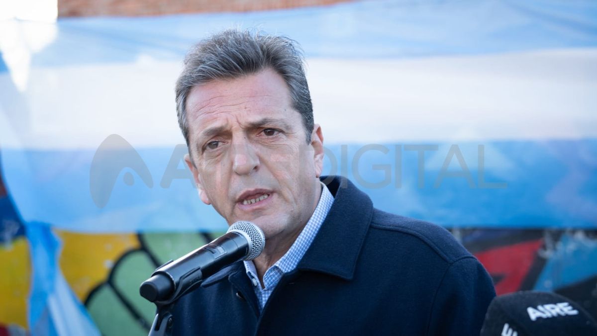 La principal hipótesis que se maneja es que podría quedar al frente de la cartera un equipo de confianza de Massa, encabezado por Guillermo Michel. La principal hipótesis que se maneja es que podría quedar al frente de la cartera un equipo de confianza de Massa, encabezado por Guillermo Michel.