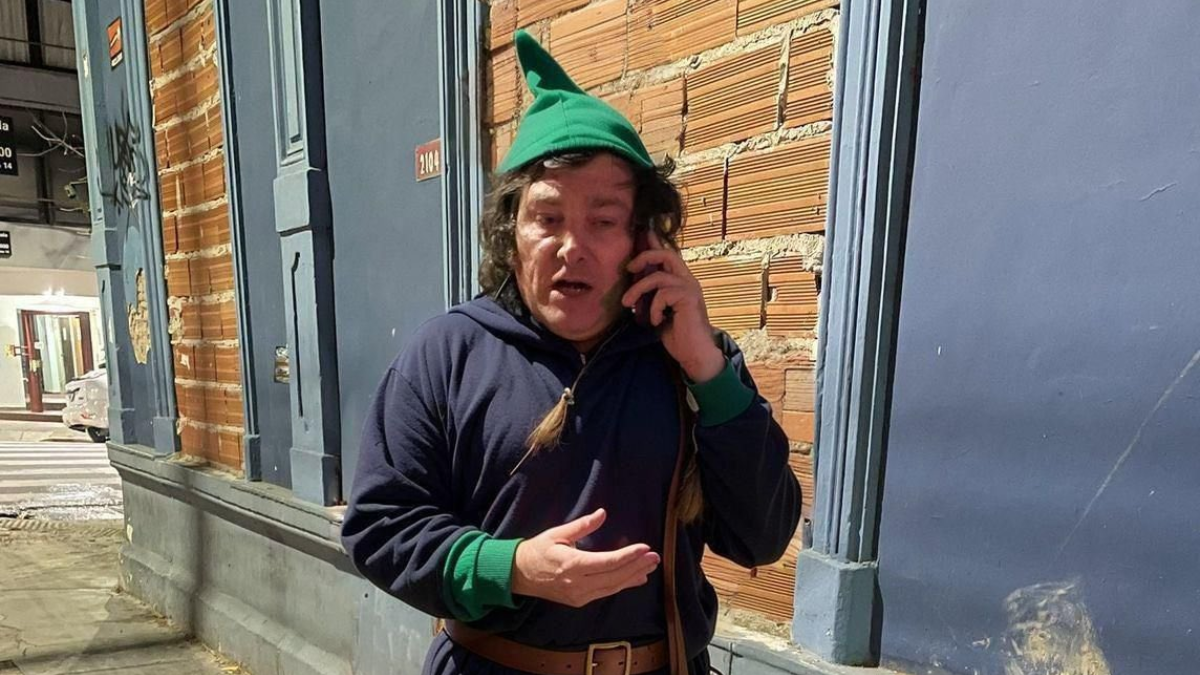 Presiduende: la foto viral de Javier Milei disfrazado de duende.